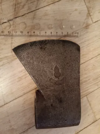 Cabeza de hacha antigua de carbonero de 1200 gr