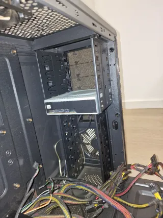 Torre Thermaltake + Fuente Tacens 850W