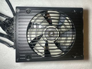 Corsair HX750 Alimentatore Modulare 80 PLUS