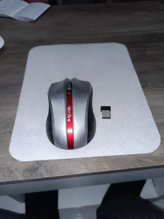 Ratón inalámbrico y alfombrilla