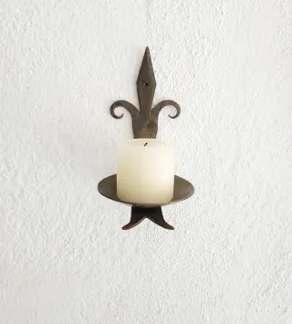 Portavelas de pared antiguo flor de lis