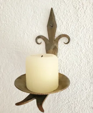 Portavelas de pared antiguo flor de lis