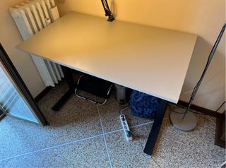 Scrivania Ikea regolabile in altezza