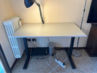 Scrivania Ikea regolabile in altezza
