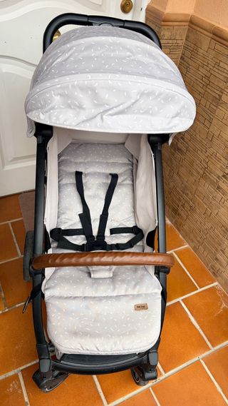 Silla de paseo ligera y cómoda