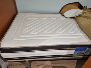 Habitación completa: Cama, cabecero y cajoneras