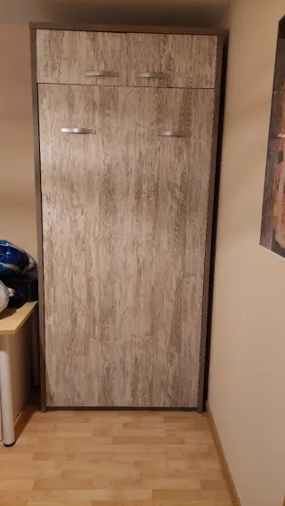 Cama abatible de madera y metal