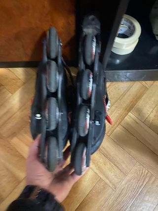 Patines casi nuevos con rodilleras y coderas