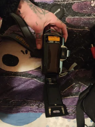 Cámara Nikon Analógica Plata y Negra