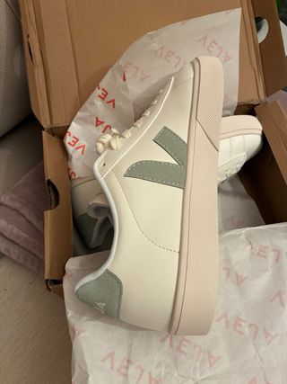 Zapatillas Veja Blancas y Verdes