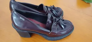 Mocasines altos  MTNG granates de charol