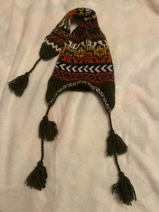 Gorro tejido multicolor con orejeras