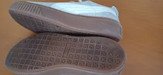 Zapatillas Puma Beige y Blancas