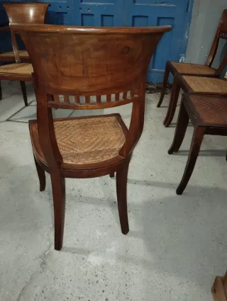 Juego de 4 sillas de madera y mimbre