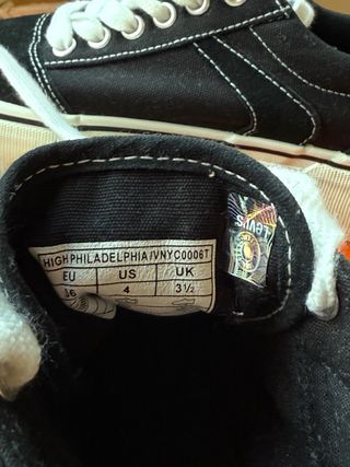 Zapatillas Levi's Negras y Blancas