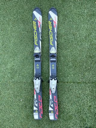 Esquís y bastones para niño