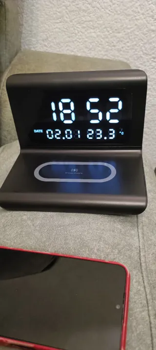 Cargador Multifuncional con Pantalla