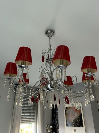 Elegante Lámpara Araña Roja y Cristal