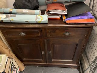 Armario de madera antiguo