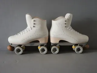 Pattini a rotelle bianchi Belati Giglio 42