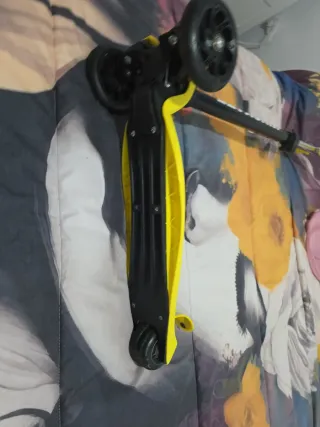 Patinete Kinskate 3 ruedas amarillo