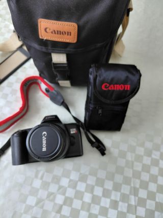 Cámara Canon EOS Rebel T3i + Accesorios