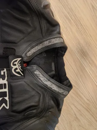 Mono de cuero para moto