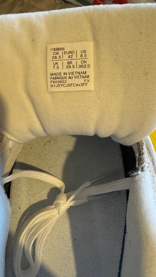 Zapatillas Asics Beige y Blancas