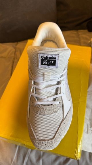 Zapatillas Asics Beige y Blancas