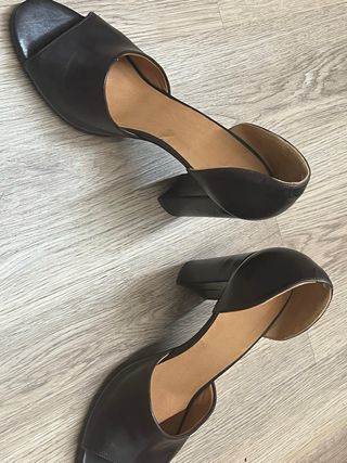 Zapatos de tacón de piel marrones