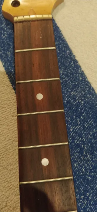 Mastil guitarra eléctrica madera oscura