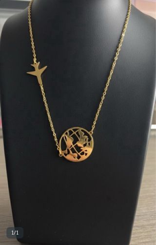 Collana con aereo e mappamondo