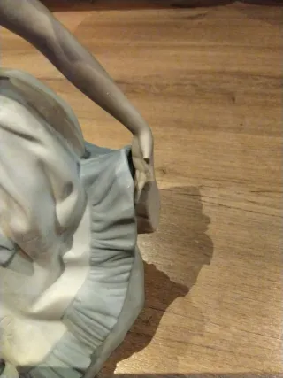 Figura de cerámica mujer con sombrero