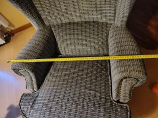 Sillón orejero cómodo tejido