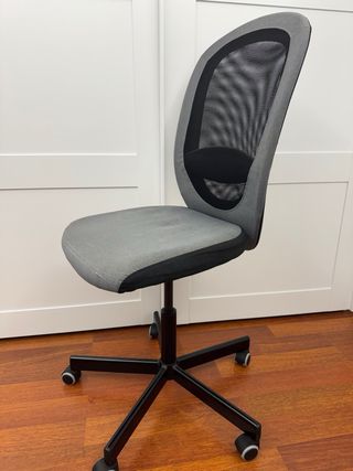 Silla de escritorio ergonómica gris