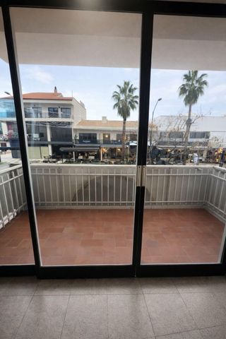 SE ALQUILA LOCAL EN LA MEJOR CALLE DE PLAYA DE ARO