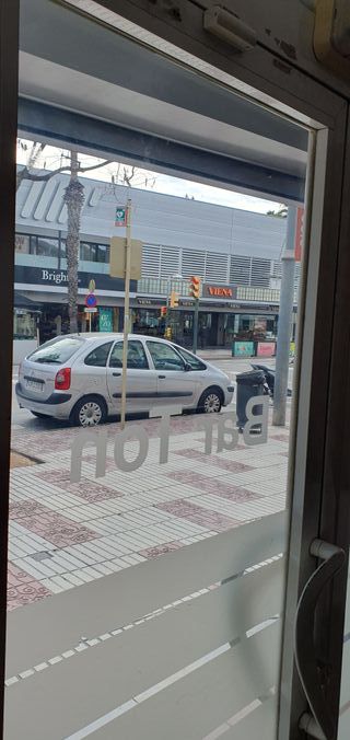 SE ALQUILA LOCAL EN LA MEJOR CALLE DE PLAYA DE ARO