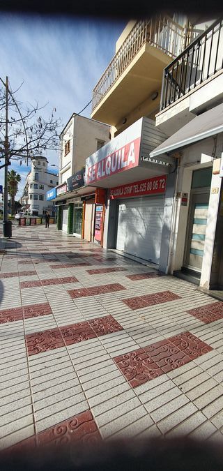 SE ALQUILA LOCAL EN LA MEJOR CALLE DE PLAYA DE ARO