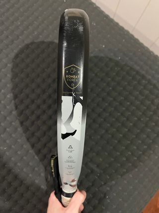 Pala de pádel Kombat Magnum