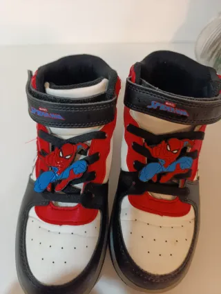Botas Spiderman niño talla 29 con luz