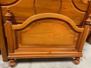 Cabecero de madera estilo clásico