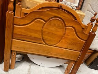 Cabecero de madera estilo clásico