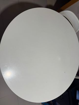 Mesa redonda IKEA DOCKSTA blanca y 4 sillas