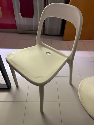 Mesa redonda IKEA DOCKSTA blanca y 4 sillas