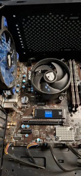 PC sobremesa. Ordenador torre.