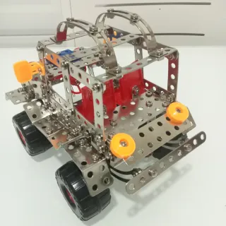 Todoterreno de metal