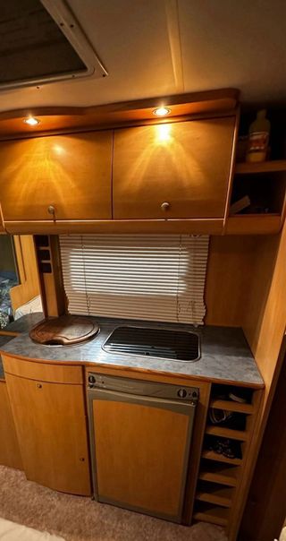 Mueble cocina caravana con nevera trivalente