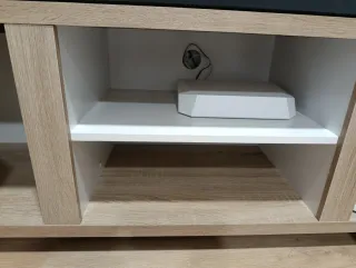 Mueble TV color madera y blanco