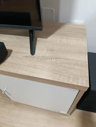 Mueble TV color madera y blanco