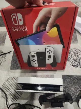 Nintendo Switch OLED con caja y accesorios